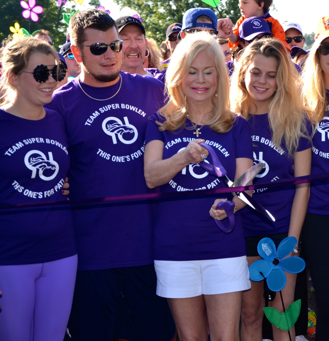 Mrs. Annabel Bowlen cutting the ribbon at the 2014 Walk to End Alzheimer's